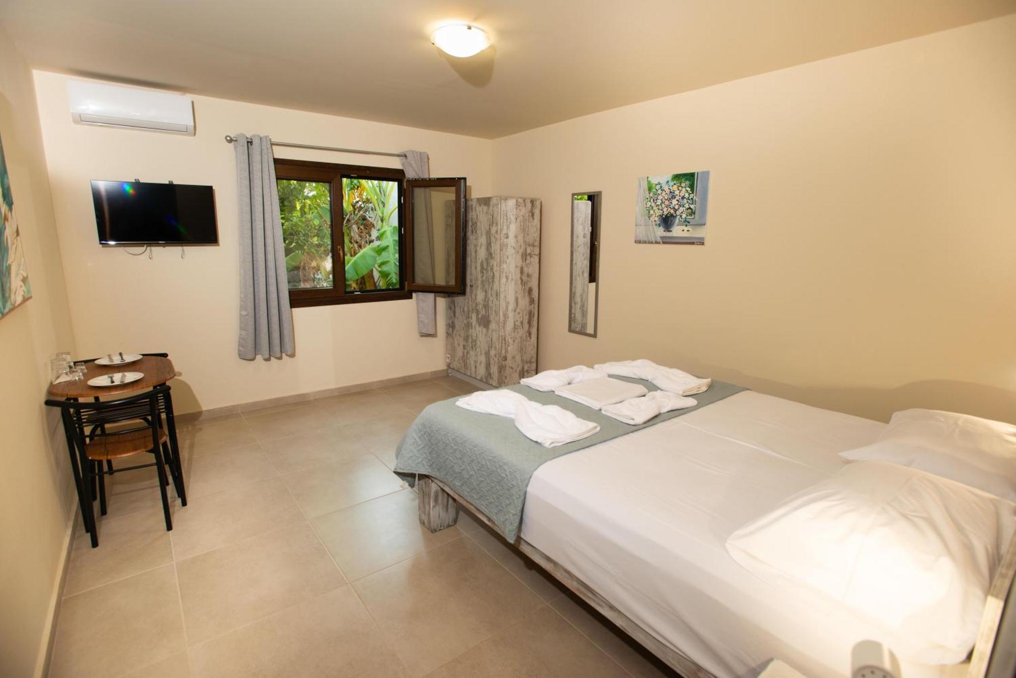 Lava Apartment Agia Galini (Crete)